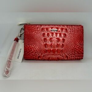 Brahmin Daisy Embrace Melbourne Genuine Leather Wristlet, NWT.